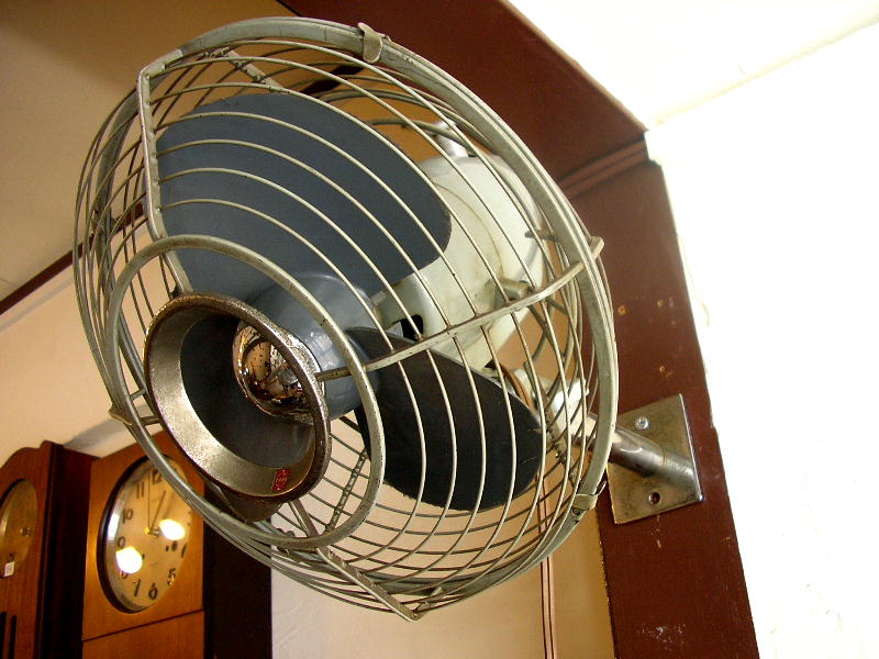 昭和30年代頃のナショナル壁掛け扇風機、壁取り付け型アンティーク扇風機、メンテナンス済みアンティーク扇風機、古い扇風機、レトロな扇風機
