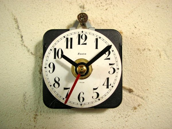 画像1: 1940年代頃のスイス・８デイ・アンティーク・クロックの文字盤の掛時計（丸型・ホーロー・赤秒針・オール数字）