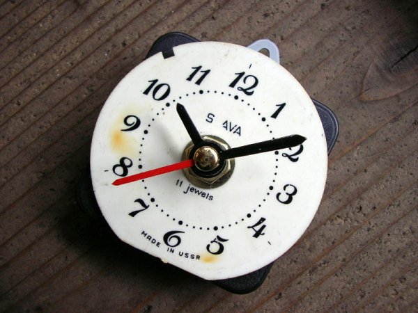 画像3: 1960年代頃のロシアのSLAVA・アンティーク・クロックの文字盤の掛時計（丸型・白色・赤秒針・オール数字）