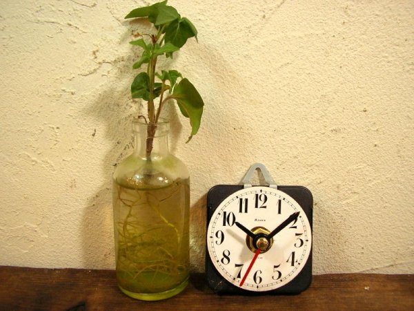 画像2: 1940年代頃のスイス・８デイ・アンティーク・クロックの文字盤の掛時計（丸型・ホーロー・赤秒針・オール数字）