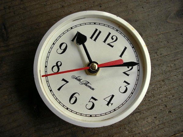 画像3: 1960年代頃のアメリカ・セストーマス・アンティーク・クロックの文字盤の掛時計（丸型・白・赤秒針）