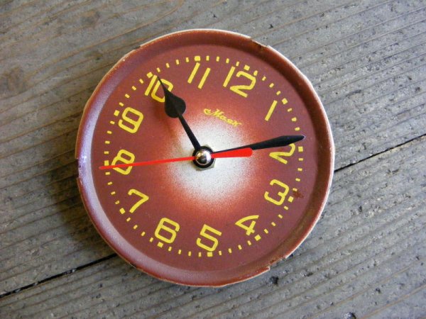 画像3: 1960年代頃・ロシア・Maak・アンティーク・クロック・文字盤・掛時計・エンジ色・電池式・スイープ・クォーツ