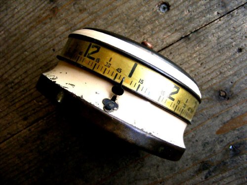  1: 1930年代・アメリカ・Lux Tape Measure Clock ・ラックス・テープ・メジャー・クロック・白（電池式・クォーツ改造）