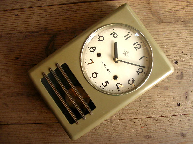 大正頃の地球鶏印サトークロックの木製丸型振り子時計（時報ストライク・クォーツ改造）が入荷しました。