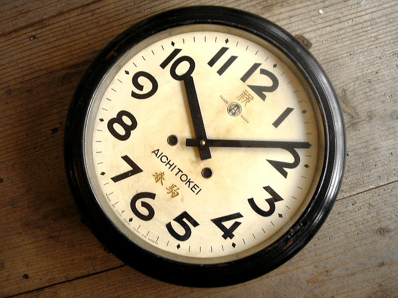 整備中だった大正頃のアイチ時計・木製丸時計（クォーツ改造）が入荷しました。