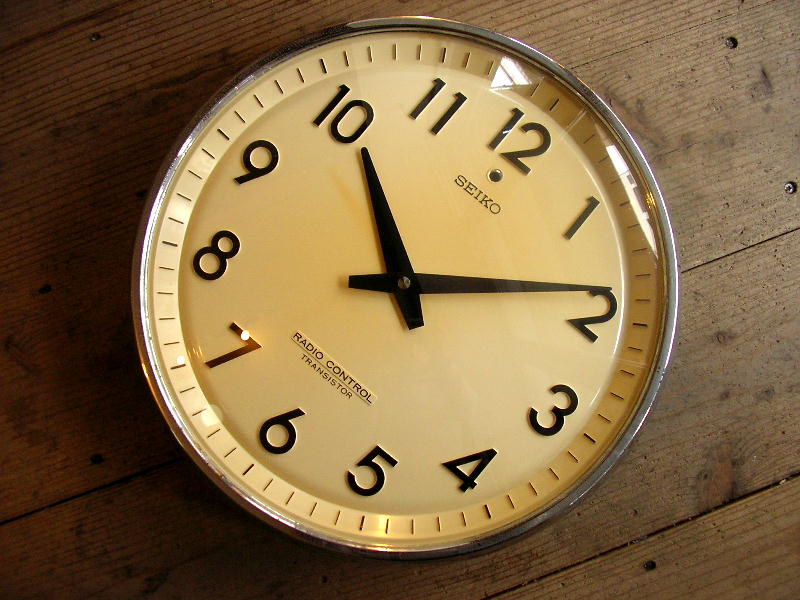 昔のセイコー・トランジスター・ラジオコントロール・学校用・掛時計４４ｃｍ（新型電波時計載せ替え済）が入荷しました。