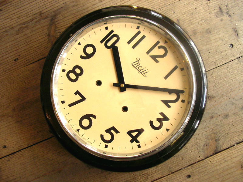 大正頃の明治時計・木製・丸時計・直径４０センチ（クォーツ改造）が入荷しました。