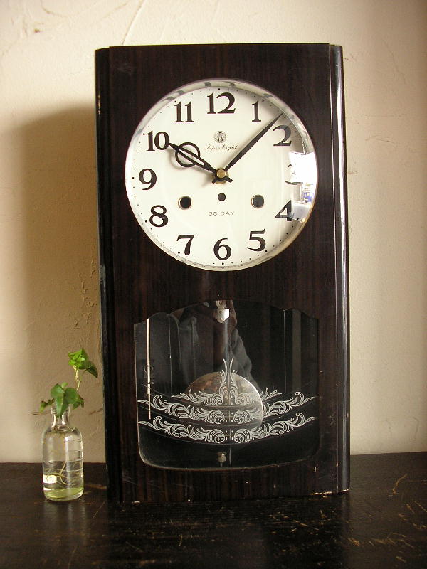 昭和３０年代頃アイチ時計「アイチ・スーパー・エイト」木製・振り子時計（クォーツ改造）が入荷しました。