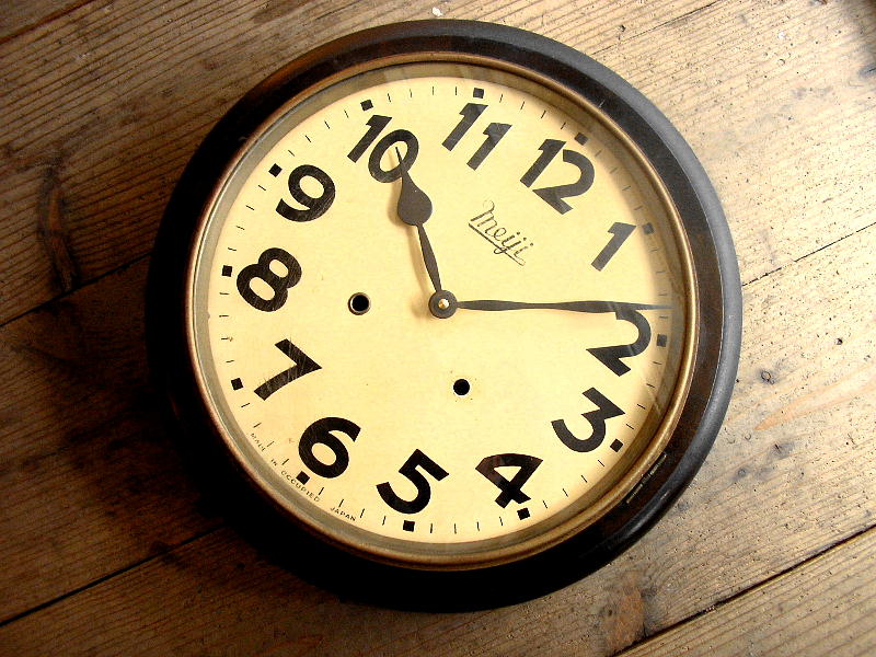 オキュパイド・ジャパン製・明治時計・木製・丸時計・直径４０センチ（クォーツ改造）が入荷しました。