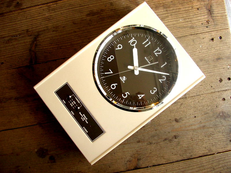 ナショナル・ベルタイマー・鉄製・工業用・掛時計（スイープ・クォーツ改造）が入荷しました。
