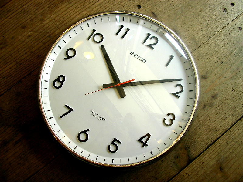昔のセイコー・トランジスター・学校用・掛時計（教室用）３６cm（クォーツ改造）が入荷しました。