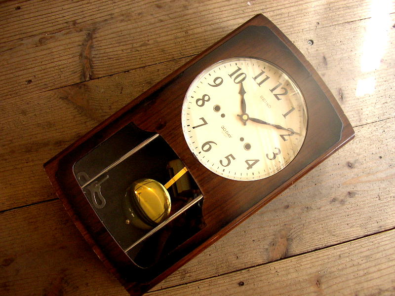 昭和３０年代頃のセイコー・木製・振り子時計（クォーツ改造）が入荷しました。