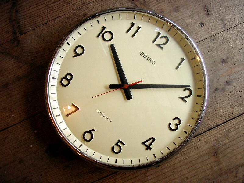 昔のセイコー・トランジスター学校用掛時計（教室用）３６cm（スウィーブ・クォーツ改造）が入荷しました。