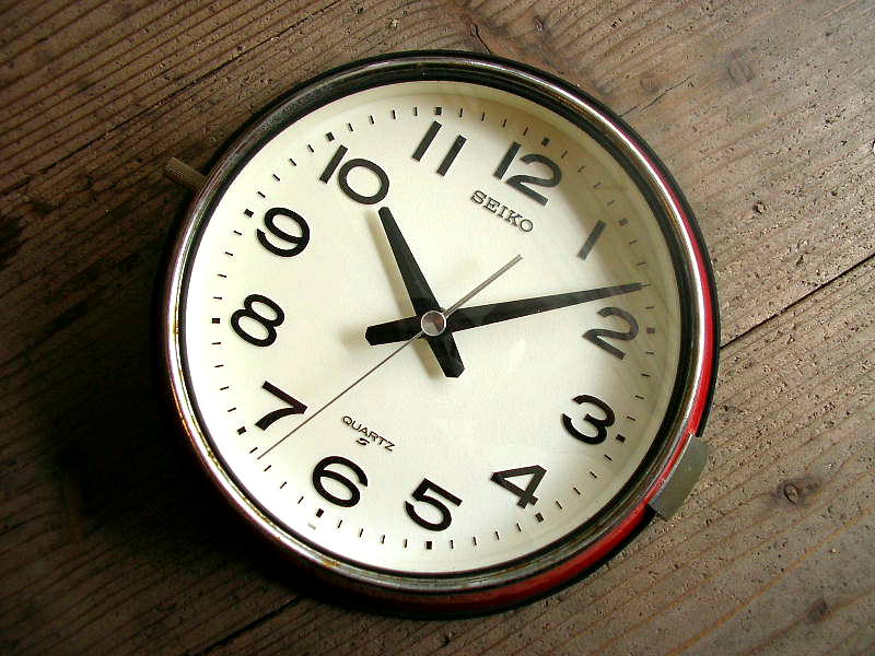  セイコー・防塵用掛時計（バス時計）・赤・８０年代オリジナル・スイープが入荷しました。