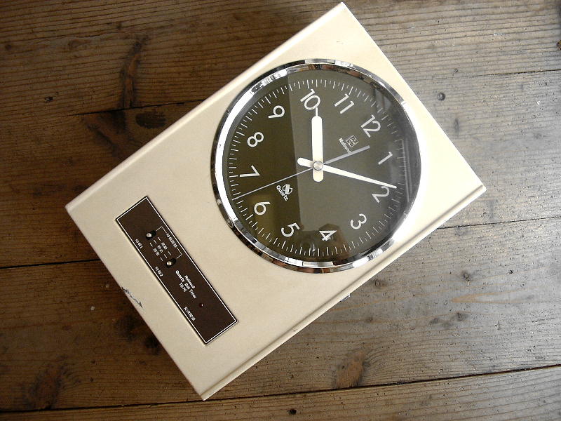 ナショナル・ベルタイマー・鉄製・工業用・掛時計（スィープ・クォーツ改造）が入荷しました。