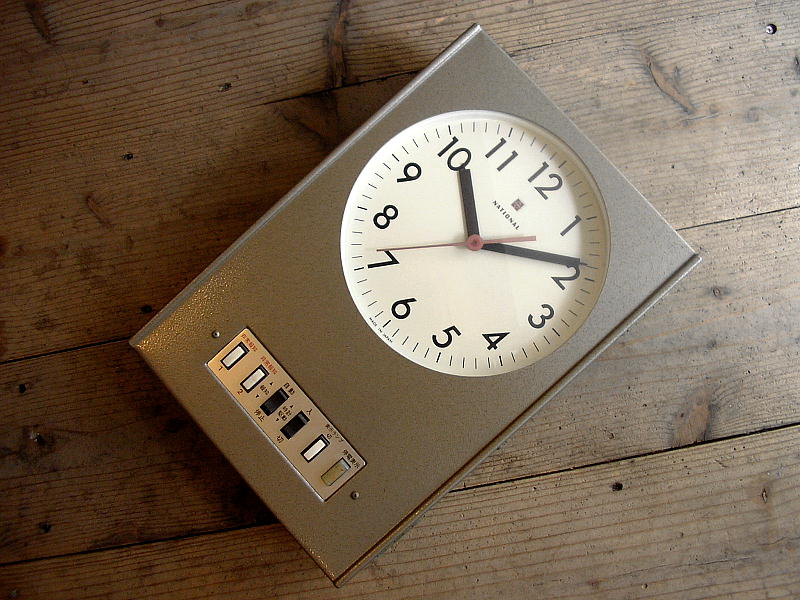 ナショナル・ベルタイマー・鉄製・工業用・掛時計（スィープ・クォーツ改造）が入荷しました。