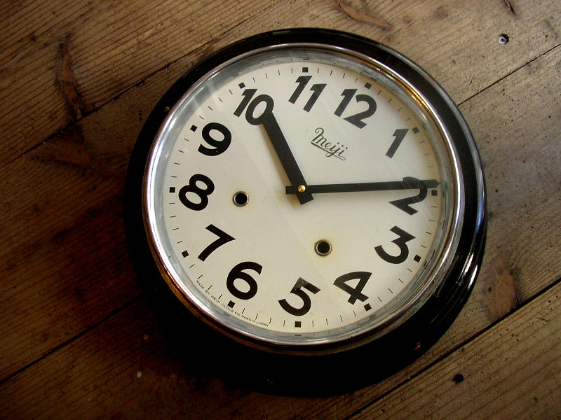 大正頃の明治時計・木製・丸時計（ナイトモード付き・チャイム・クォーツ改造）が入荷しました。