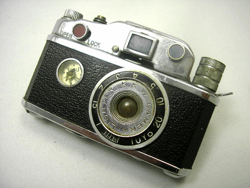 K.K.W・カメラ型・国産オイルライターが入荷しました。