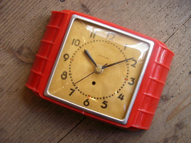 アメリカン・アンティーク・ウエストクロックス・キッチン・クロック・電気掛時計・赤・（スイープ・クォーツ改造）が入荷しました。
