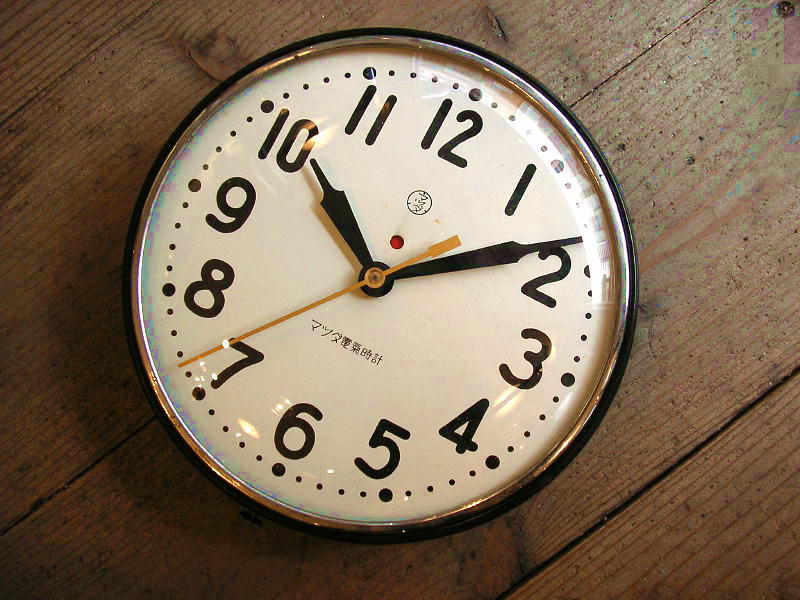 昭和初期頃のマツダ・電気時計・丸型・鉄製（スイープクォーツ改造）が入荷しました。