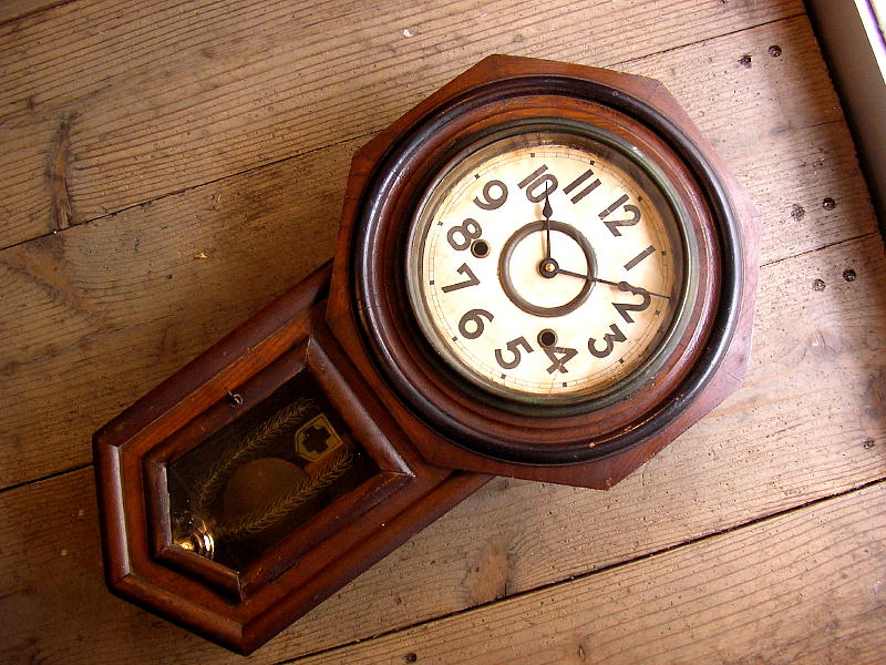 明治頃の十字印・アンソニア・モデル・八角時計・（クォーツ改造）が入荷しました。