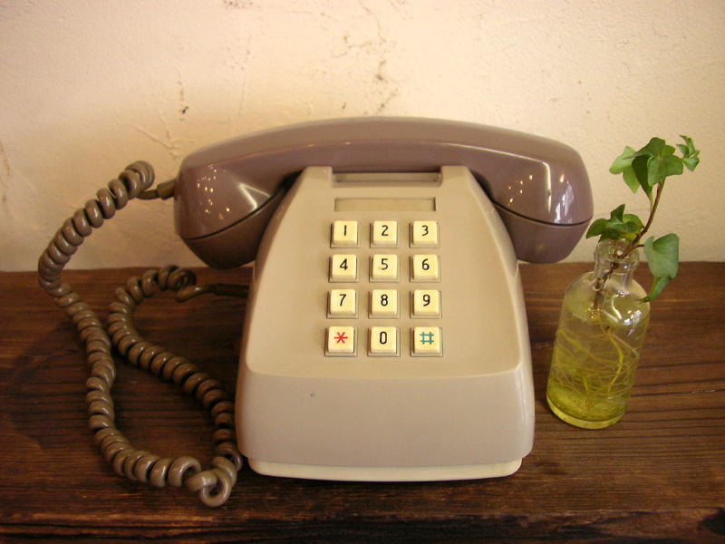 昔の電電公社のプッシュ式・電話(600-P)・グレー・モジュラー式交換済みが入荷しました。
