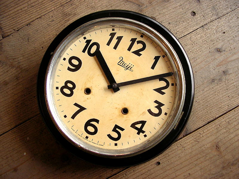 大正頃のMeiji・明治時計・木製・丸時計（クォーツ改造）が入荷しました。