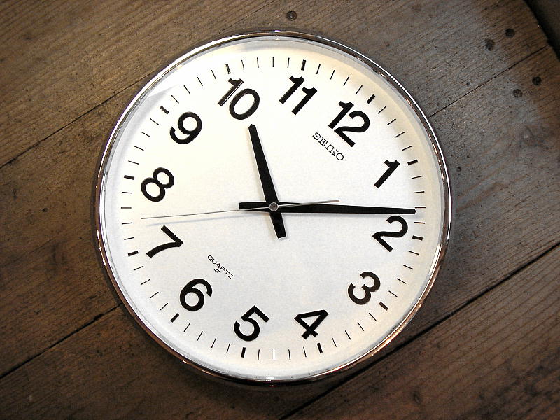 昔のセイコー・学校用・掛時計（教室用）36cm・グレー・スイープ・クォーツ改造が入荷しました。