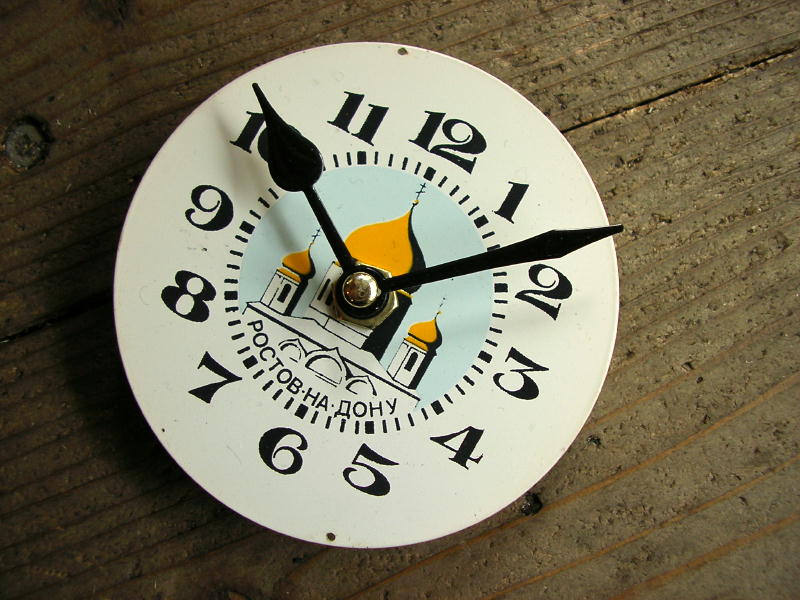 1960年代頃のロシア・POCTOB・アンティーク・クロックの文字盤の掛時計が入荷しました。