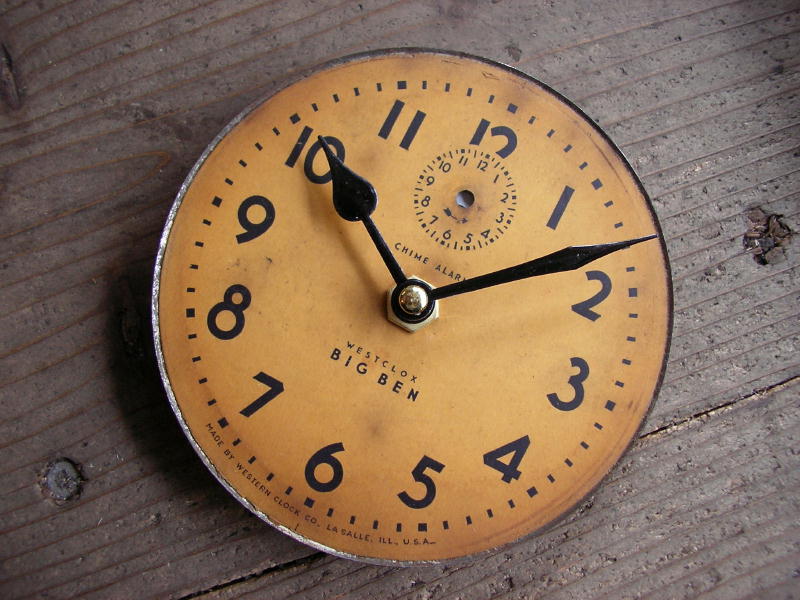  1950年代頃のアメリカのウェストクロックス・ビッグベン・アンティーク・クロックの文字盤の掛時計が入荷しました。