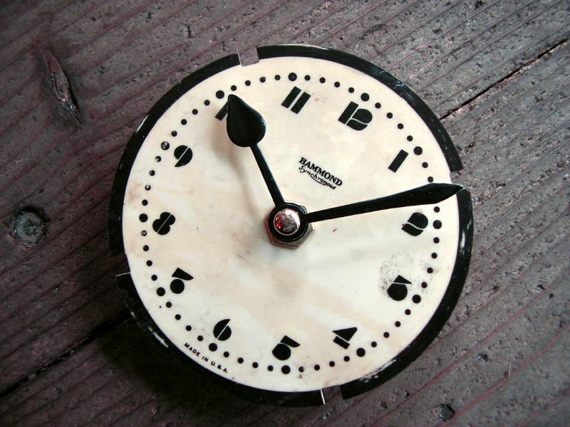  1960年代頃のアメリカ・ハーモンド・アンティーク・クロックの文字盤の掛時計（丸型・白）が入荷しました。