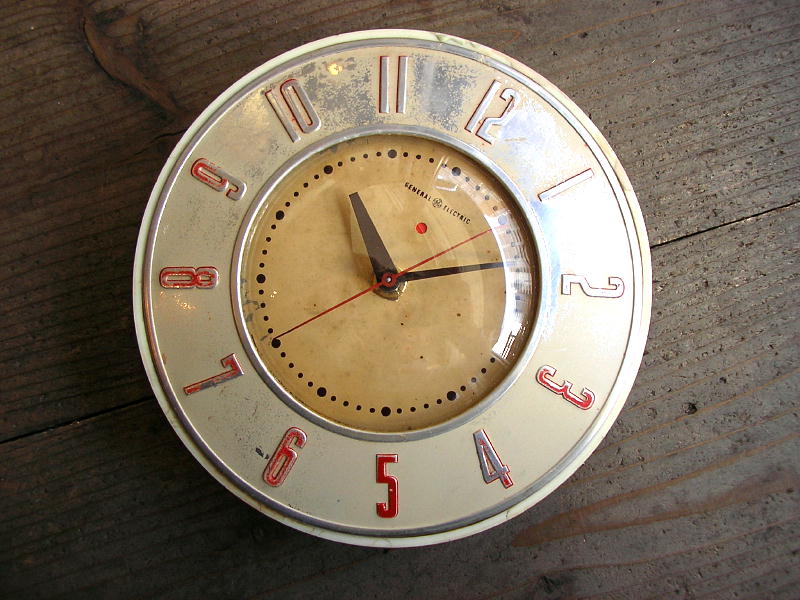 １９５０年代頃のアンティーク・掛け時計のゼネラル・エレクトリック・キッチン・クロック・電気時計が入荷しました。