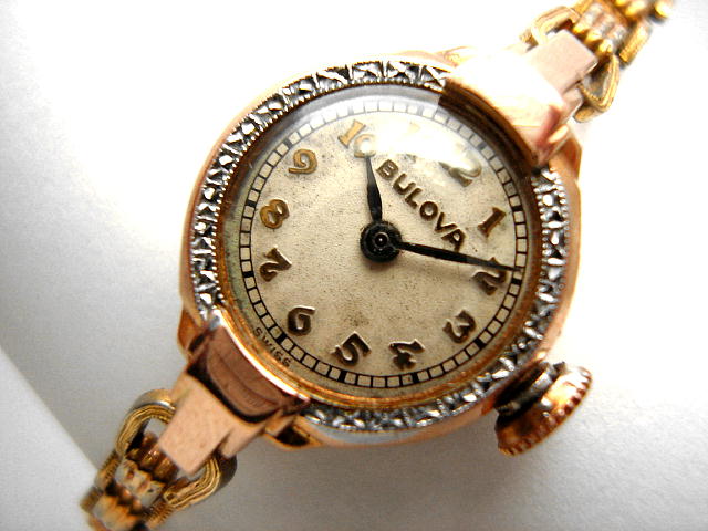 アンティーク時計のブローバ・カクテル・ウォッチ・手巻・アンテーク（電池式・クォーツ改造）・チェーンブレスが仕上がりました。