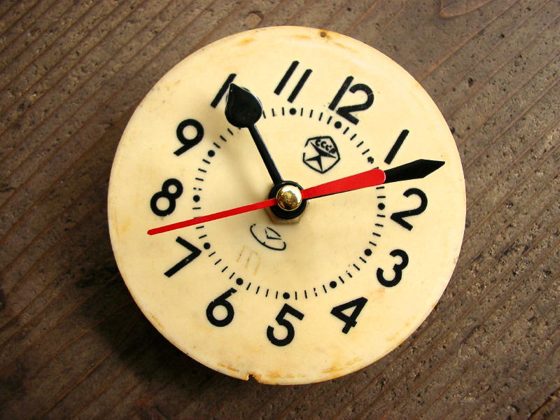 1960年代・ロシア・CCCP・アンティーク・クロックの文字盤・掛け時計（丸型・白・赤秒針）が仕上がりました。