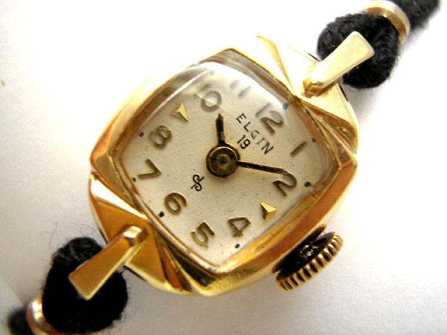 アンティーク時計の ELGIN・エルジン・カクテル・ウォッチ・手巻・アンテーク（電池式・クォーツ改造）・イエローゴールド・フィールド・クッション型が仕上がりました。