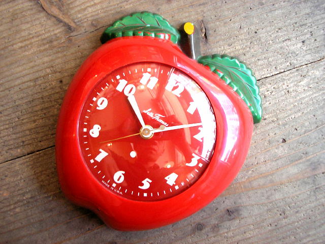 アンティーク・掛け時計のセストーマス・アップル・りんご型・キッチン・クロック・電気時計（電池式・スイープ・クォーツ改造）が仕上がりました。