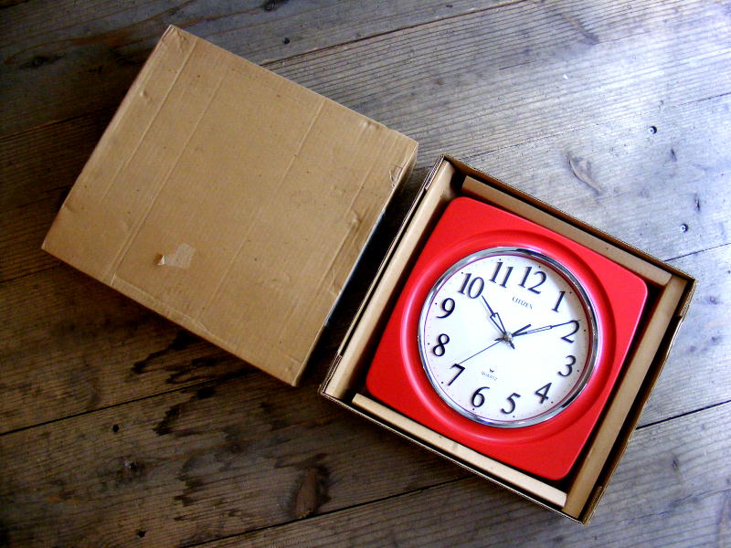 アンティーク・掛け時計のシチズン・クォーツ・クロック・サンチャゴ・角型・赤・箱付き・デッドストックが入荷しました。