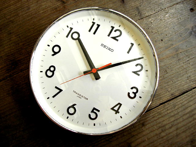 アンティーク・クロックのセイコー・トランジスター・TA568・学校用・掛け時計・２７cm・初期型・赤色（電池式・スイープ・クォーツ改造）が仕上がりました。