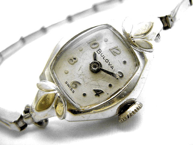 アンティーク・腕時計のブローバ・レディース・アンテーク・ウォッチ・手巻（電池式・クォーツ改造）・ホワイトゴールド・フィールド・トノー型が仕上がりました。