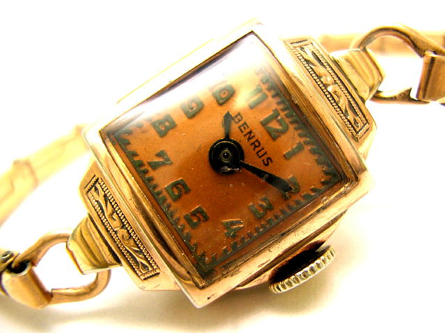 レディース・アンティーク腕時計のベンラス・手巻・イエローゴールド・フィールド・スクエア（電池式・クォーツ改造）が仕上がりました。