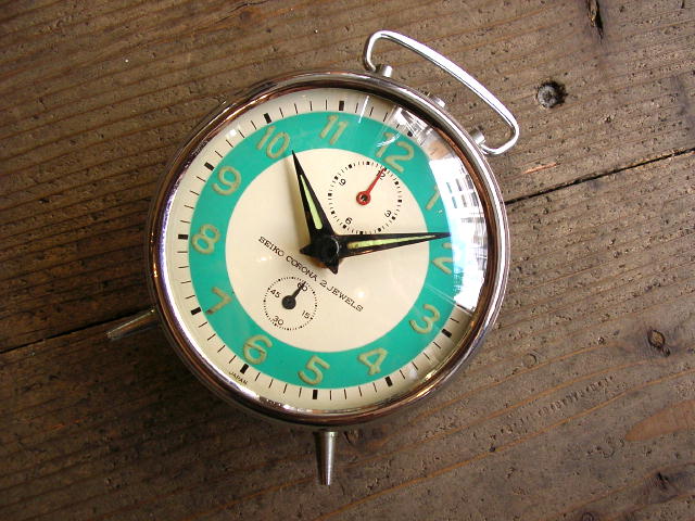アンティーク・クロックの昭和３０年代頃・セイコー・コロナ・手巻式・目覚まし時計・緑色（電池式・クォーツ改造）が仕上がりました。