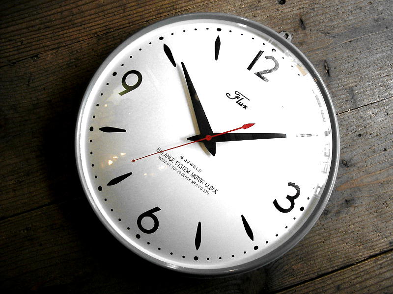 アンティーク掛け時計の東京時計・Fluｘ・フラックス・バランス・システム・モーター・クロック・丸型・ドームガラス・カーヴェックス（電池式・スイープ・クォーツ改造）が仕上がりました。