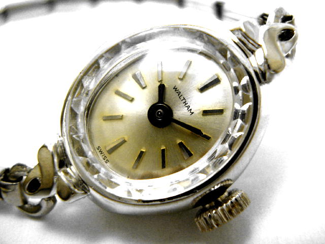 アンティーク腕時計のウォルサム・レディースアンティークウオッチ・手巻・ホワイトゴールド・フィールド・オーバル（電池式・クォーツ改造）が仕上がりました。