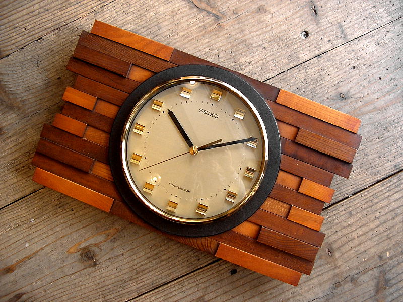 アンティーク・掛け時計のセイコー・トランジスター・クロック・TA557・組み木・ゴールド・高植インデックス・文字盤（電池式・スイープ・クォーツ改造）が仕上がりました。