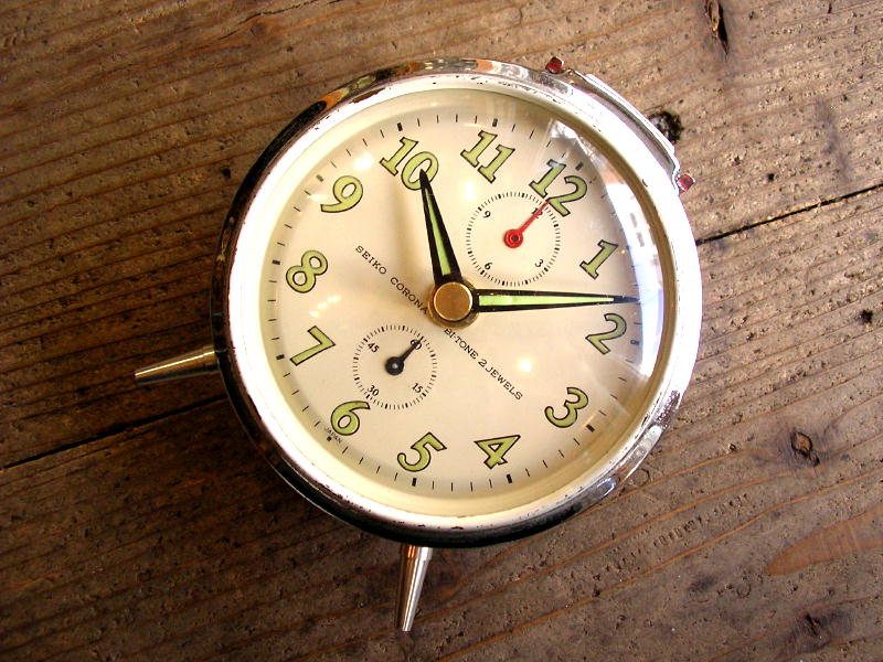アンティーク時計の昭和４０年代頃・セイコー・コロナ・手巻式・目覚まし時計・赤色（電池式・クォーツ改造）が仕上がりました。