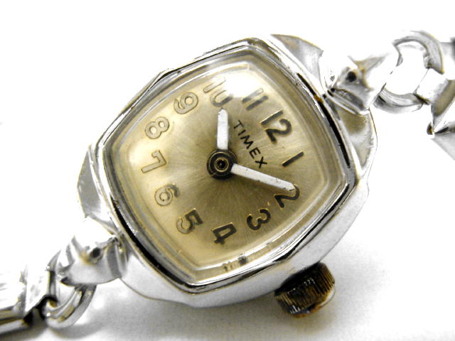 アンティーク時計のタイメックス・レディースアンティークウォッチ・手巻式・トノー型・オール数字・クローム・フィールドが仕上がりました。