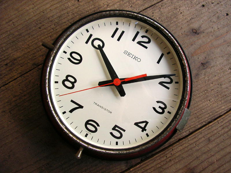 アンティーク掛け時計のセイコー・バス時計・トランジスター・防塵時計・ファーストモデル・赤・TF531（電池式・スイープ・クォーツ改造）が仕上がりました。
