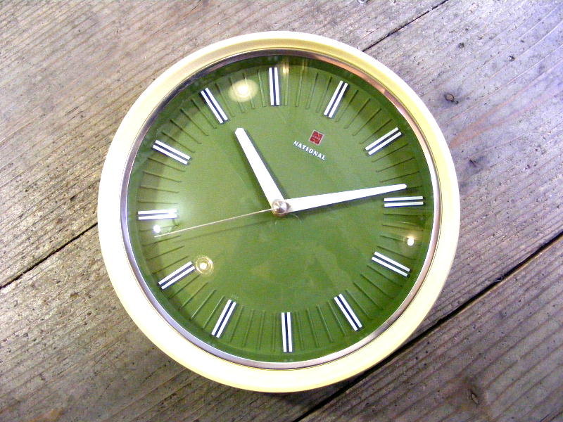アンティーク・クロックのナショナル・電気掛時計・TE-3486・丸型・黄緑（電池式・スイープ・クォーツ改造）が仕上がりました。