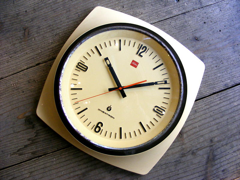 アンティーク・掛け時計の東芝・音叉時計・オンサトロン・クロック・NO.5302（電池式・スイープ・クォーツ改造）が仕上がりました。