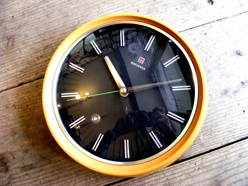 昭和３０年代頃のアンティーク・クロックのナショナル・電気掛時計・TE-3125・丸型・オレンジ（電池式・スイープ・クォーツ改造）が仕上がりました。